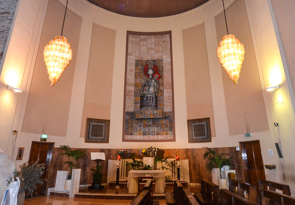 Scultura laterale - Interno della Basilica - Concattedrale di San Costanzo Vescovo e San Tommaso di Aquino