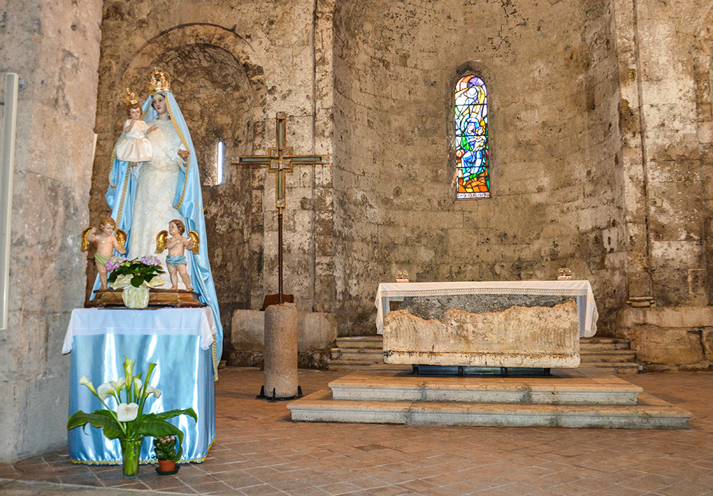 Chiesa di Santa Maria della Libera - Aquino - Altare maggiore - Dettaglio