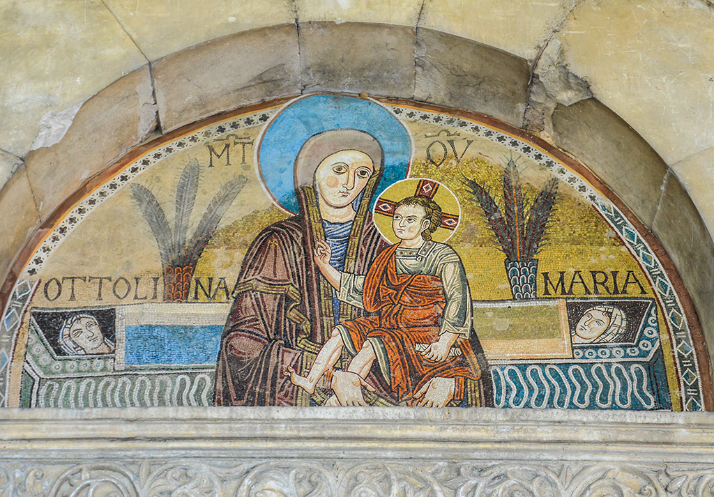 Chiesa di Santa Maria della Libera - Aquino - Lunetta Mosaico della Madonna col Bambino