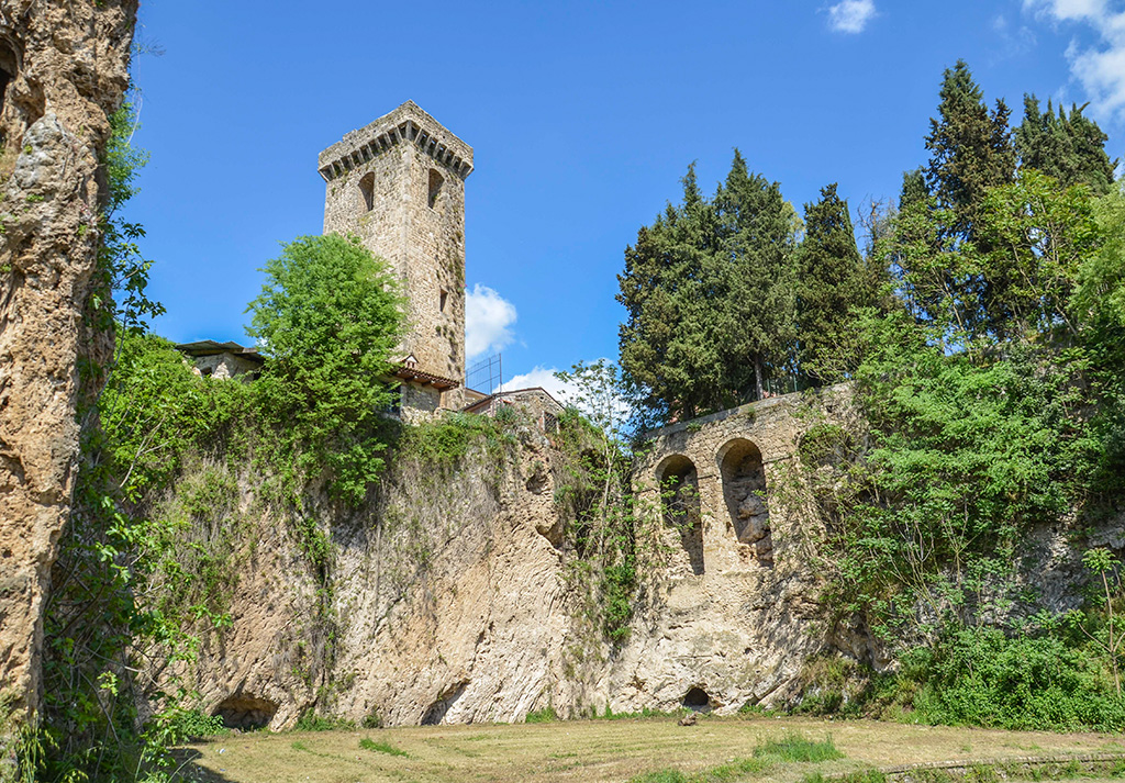 Torre del Castello dei Conti di Aquino - Vista dal Vallone