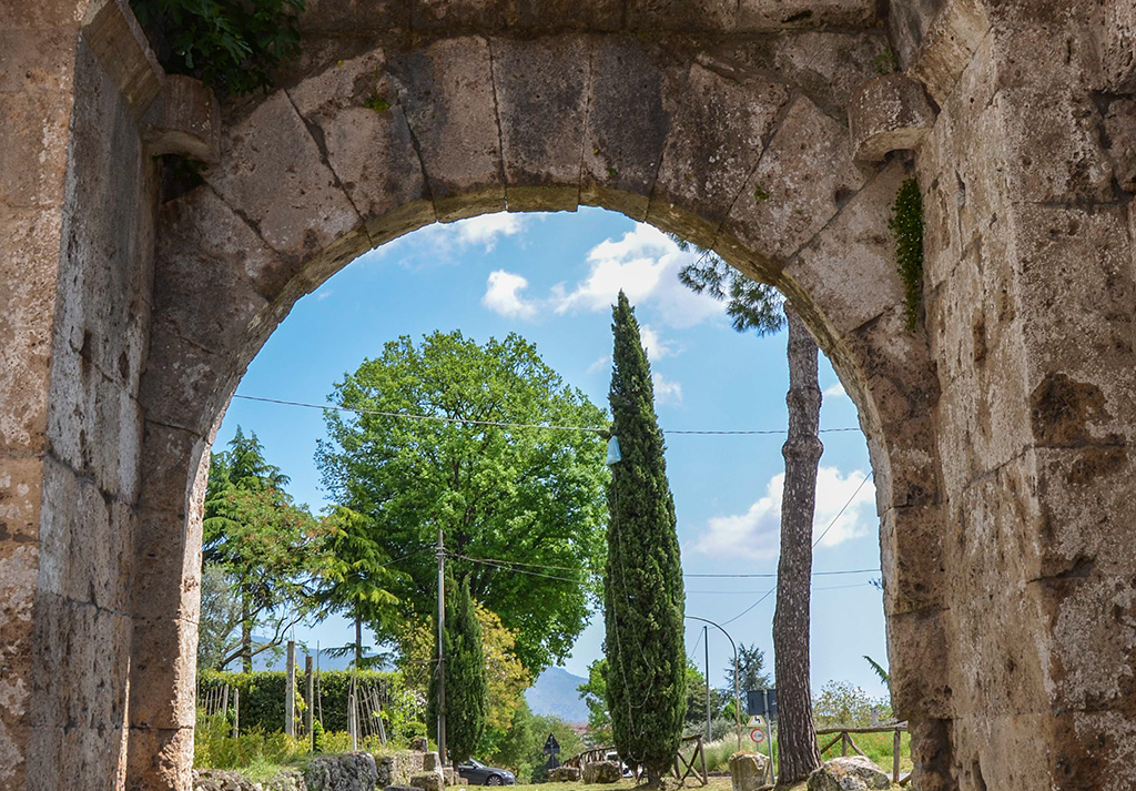Porta San Lorenzo e Via Latina - Vista arco